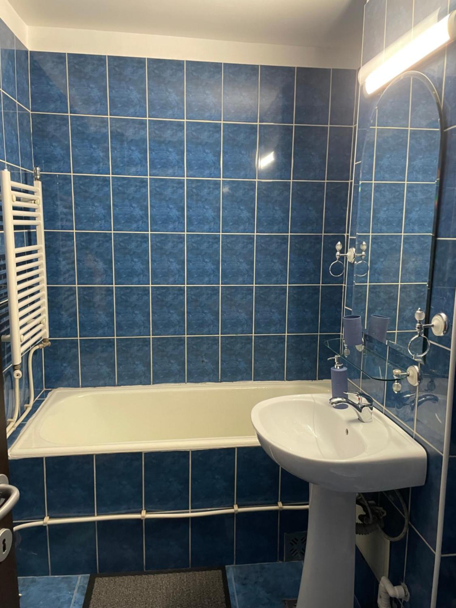 Apartament Petroşani Exteriör bild